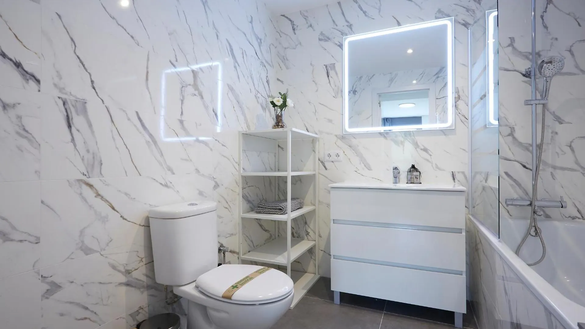 Three Bedroom Two Bathroom Apartment Close To Beach Barcelona