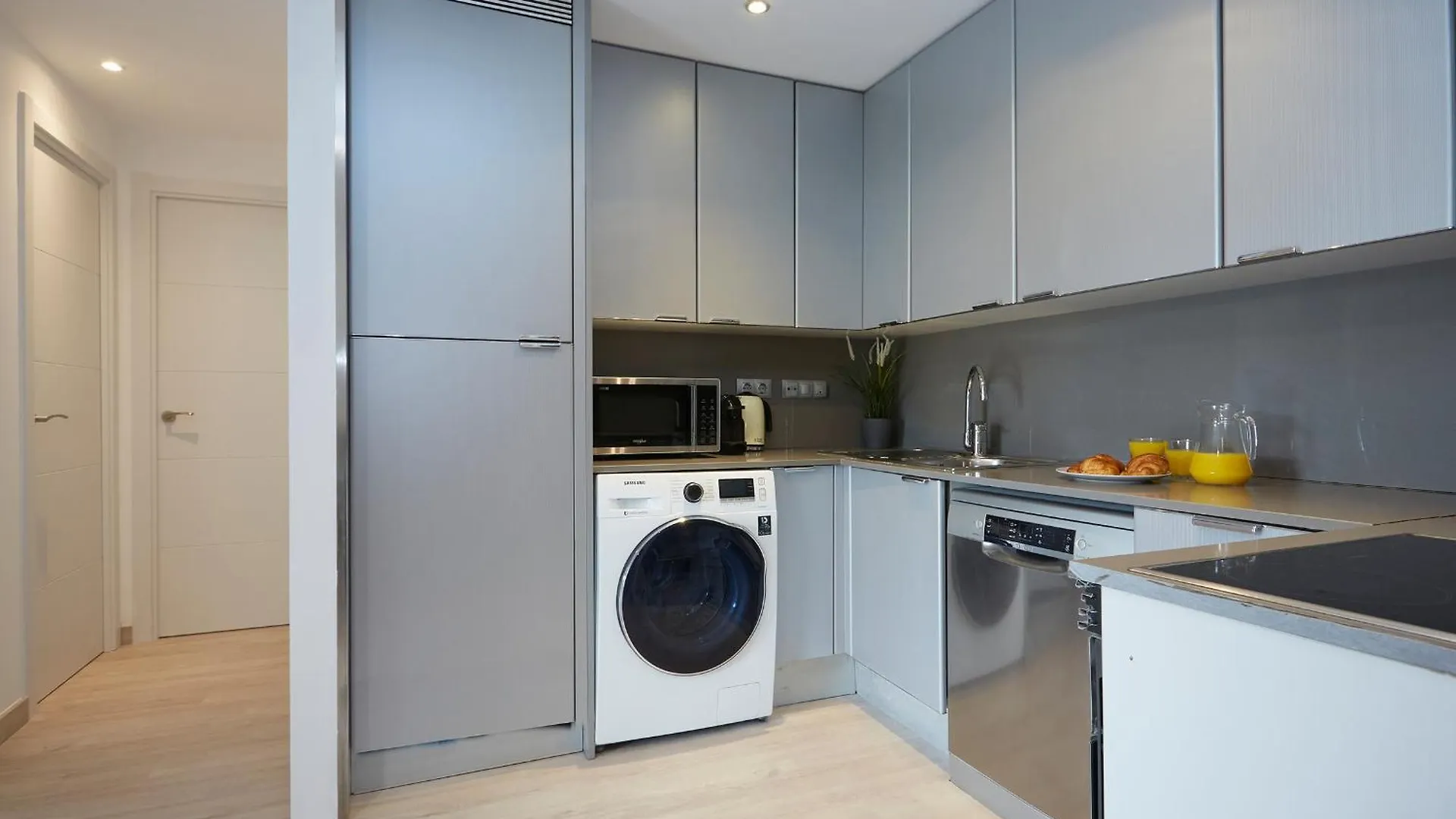 Three Bedroom Two Bathroom Apartment Close To Beach Barcelona