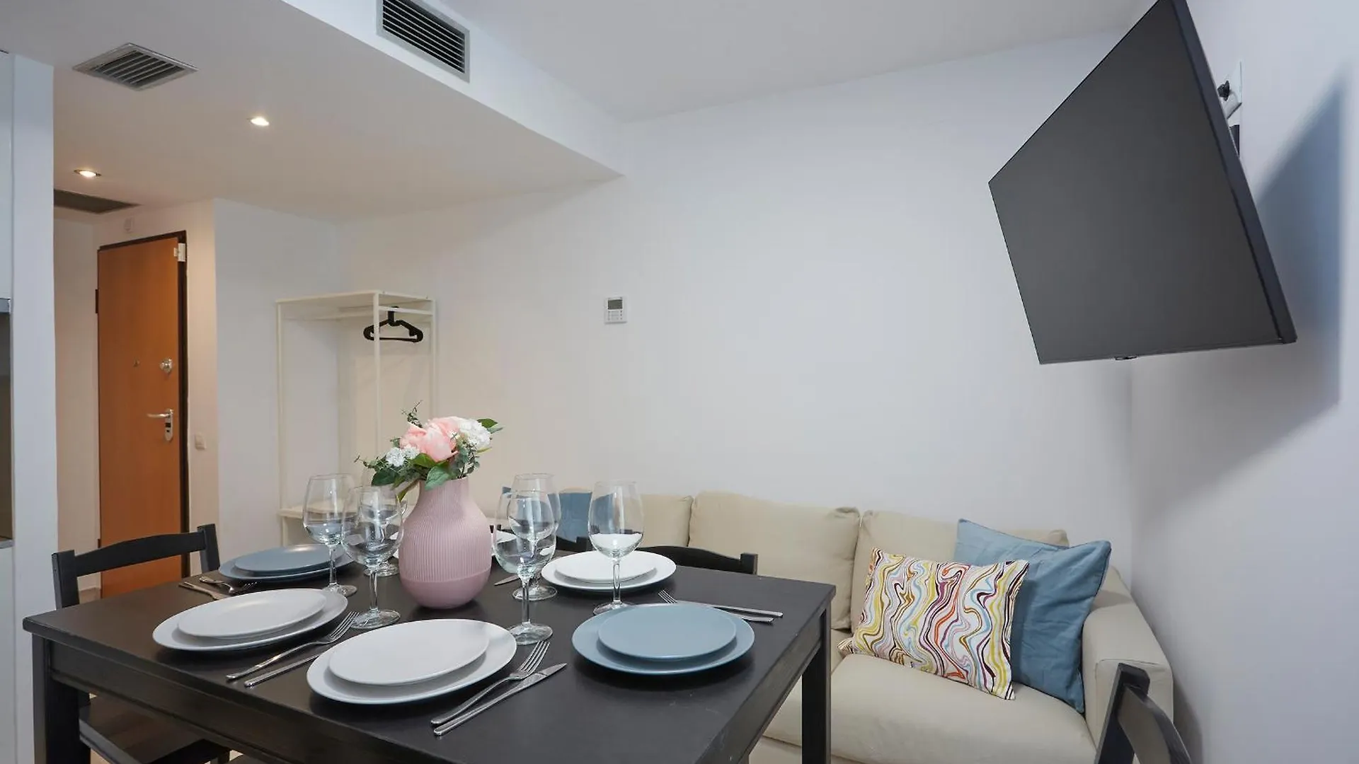 Three Bedroom Two Bathroom Apartment Close To Beach Barcelona
