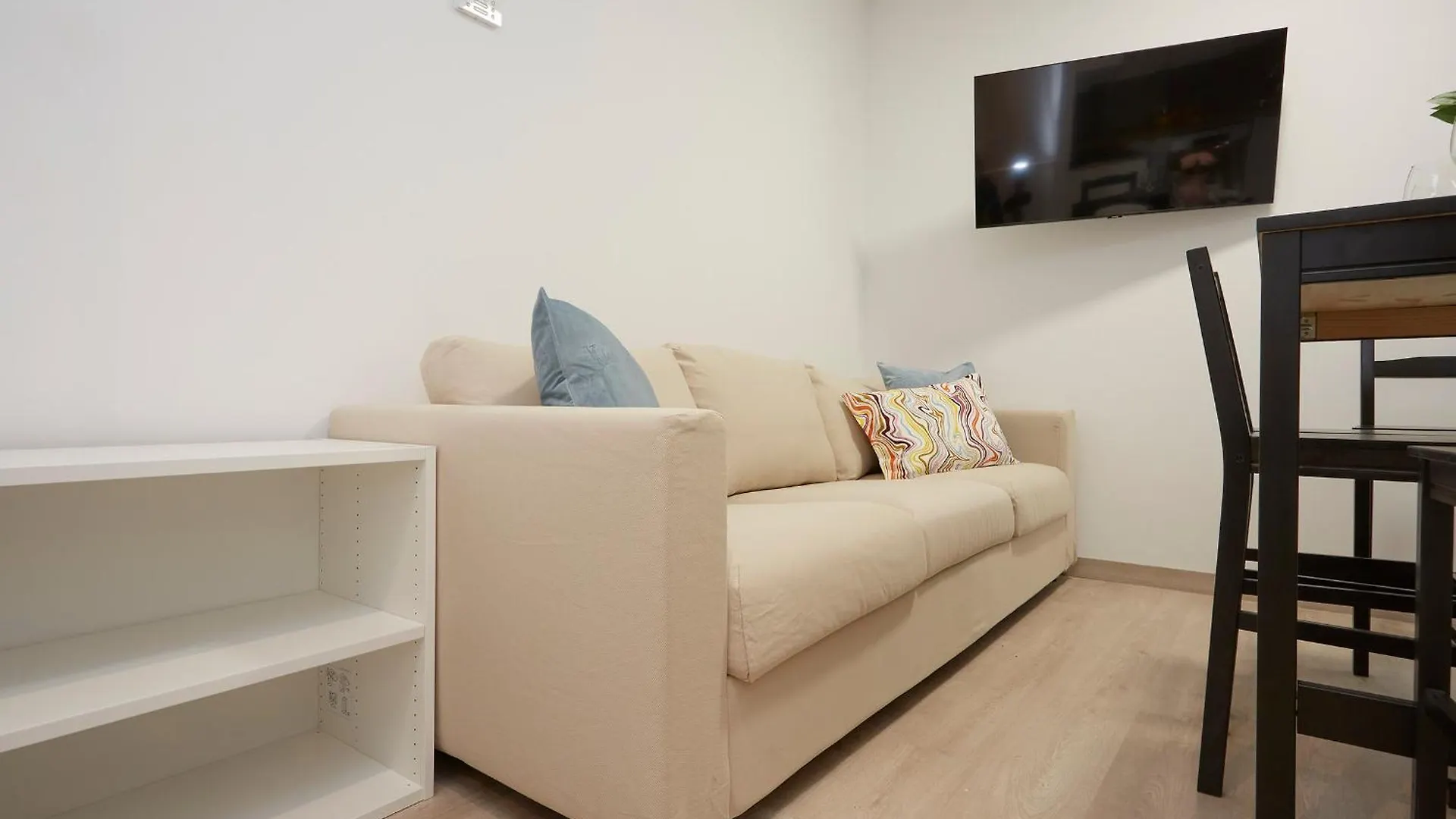 Three Bedroom Two Bathroom Apartment Close To Beach Barcelona