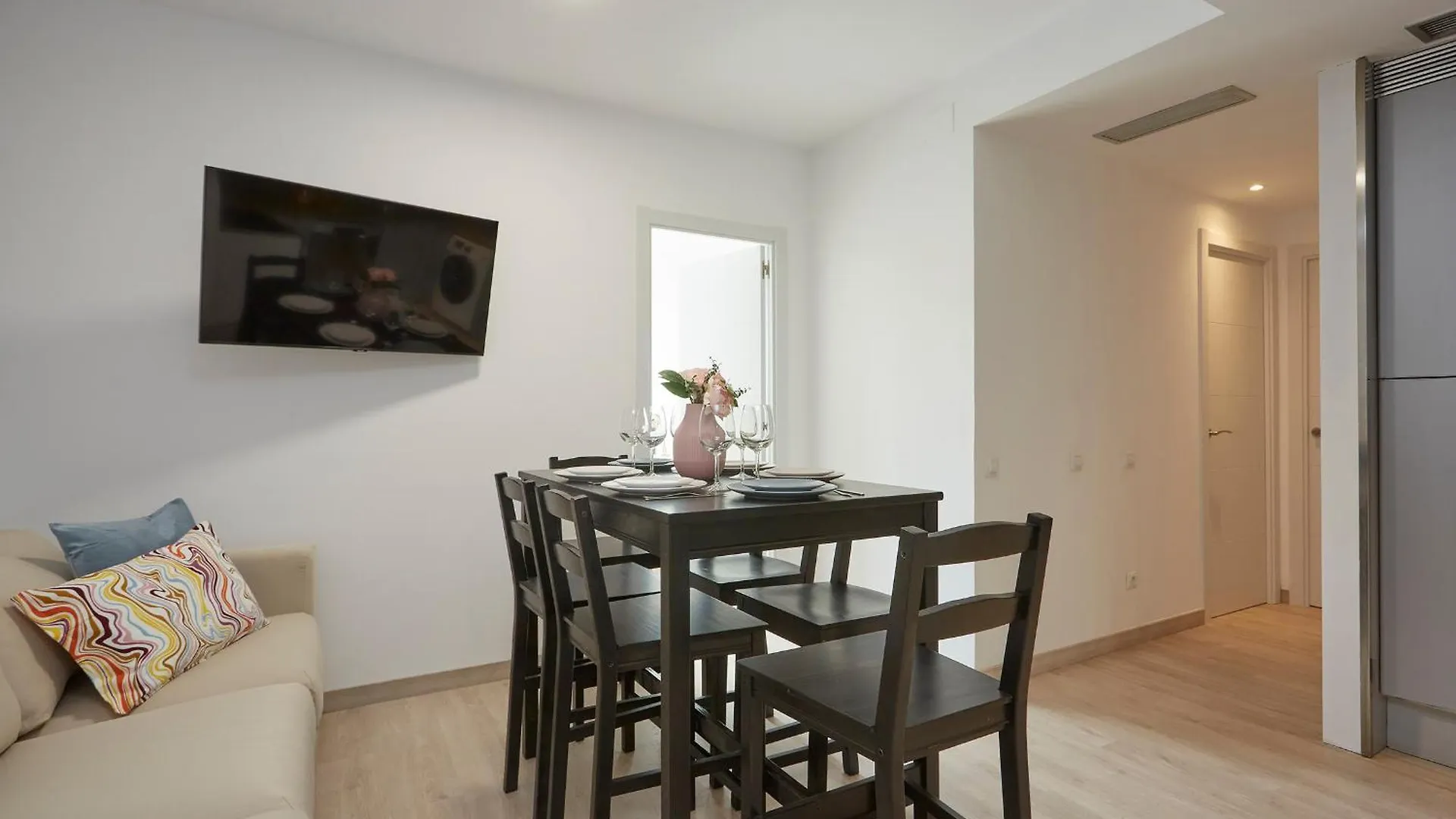 Three Bedroom Two Bathroom Apartment Close To Beach Barcelona