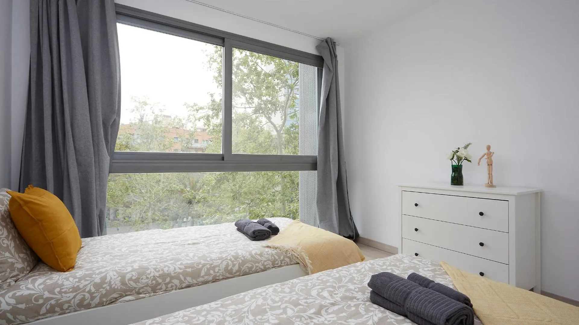 Three Bedroom Two Bathroom Apartment Close To Beach Barcelona